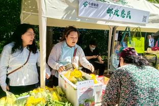 图片报：贝肯鲍尔的葬礼本周五在慕尼黑举行，赫内斯也赠送了花圈