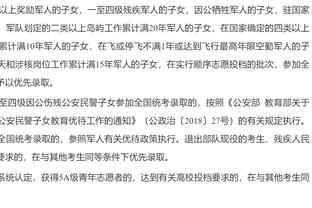 霍伊伦本场数据：1次错失良机，16次对抗成功2次，全场最低6.1分